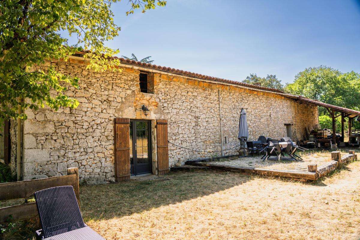 Maison 137 m² à Lussas-Et-Nontronneau  - photo 13