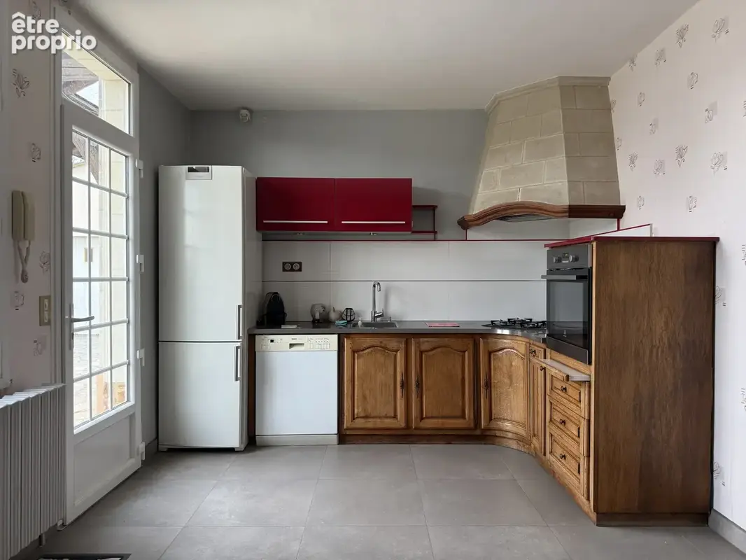 Une maison en tuffeau pleine de potentiel avec piscine et dépendances à Saumur - photo 5