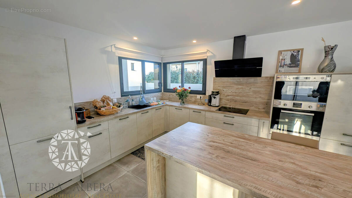 Maison à LAROQUE-DES-ALBERES