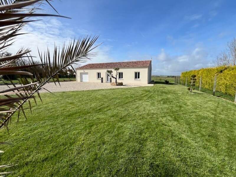 Maison à SAINT-JEAN-D'ANGELY