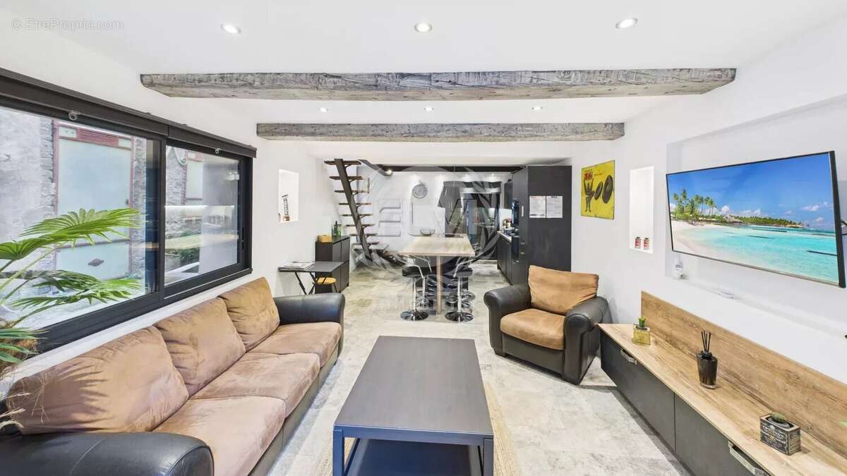 Maison à PLAN-DE-LA-TOUR