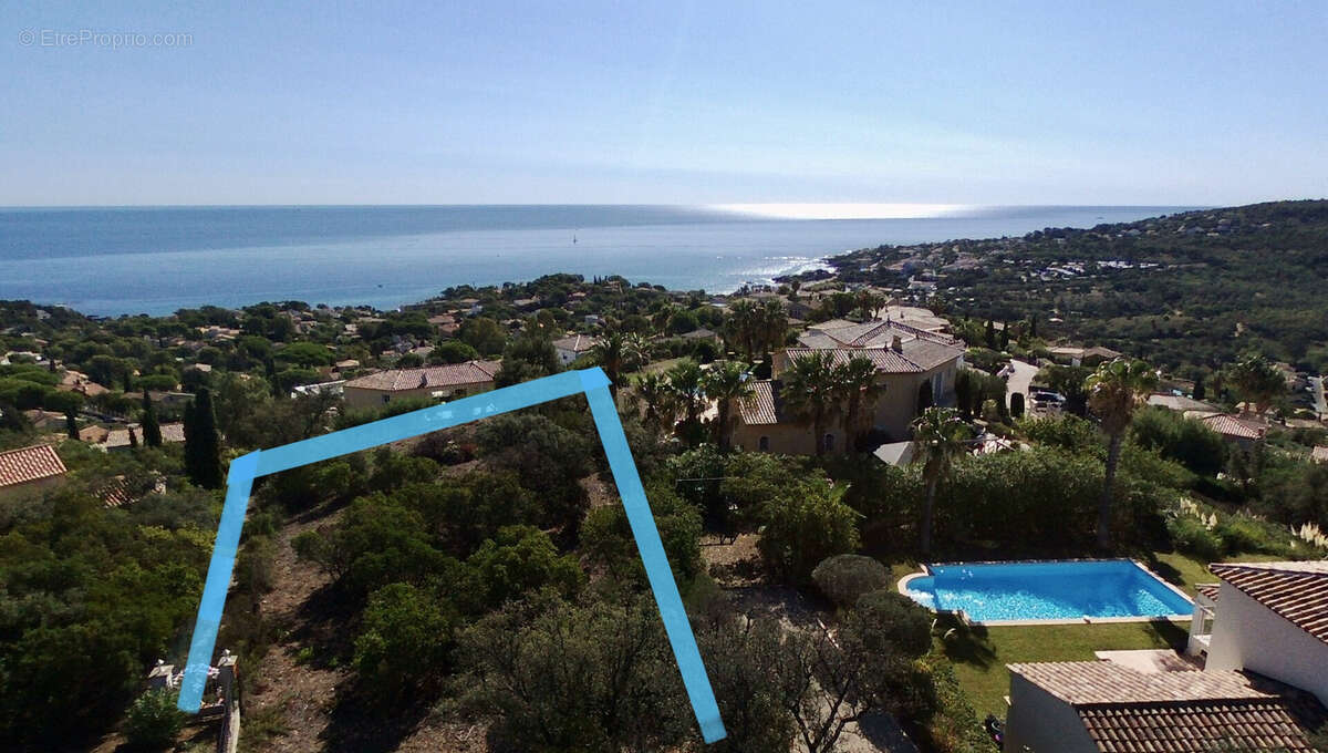 Terrain à LES ISSAMBRES