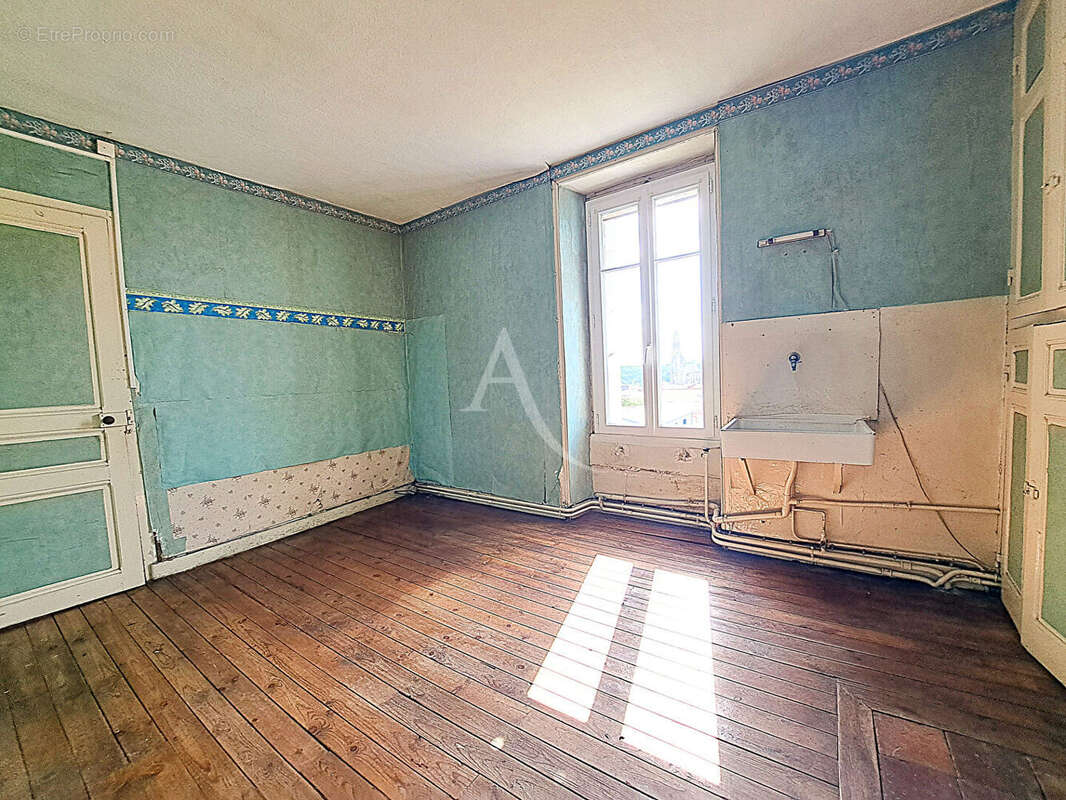 Maison à SAINT-LAURENT-SUR-SEVRE