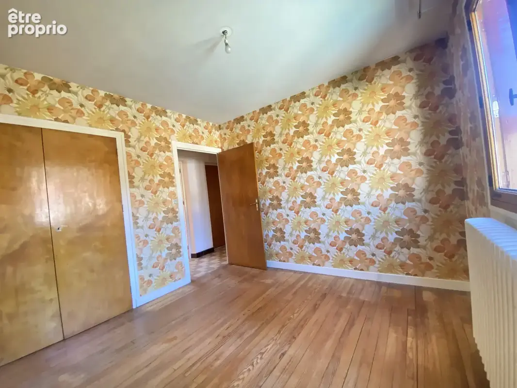 Maison T6 sur terrain plat , clos et arboré. - photo 10