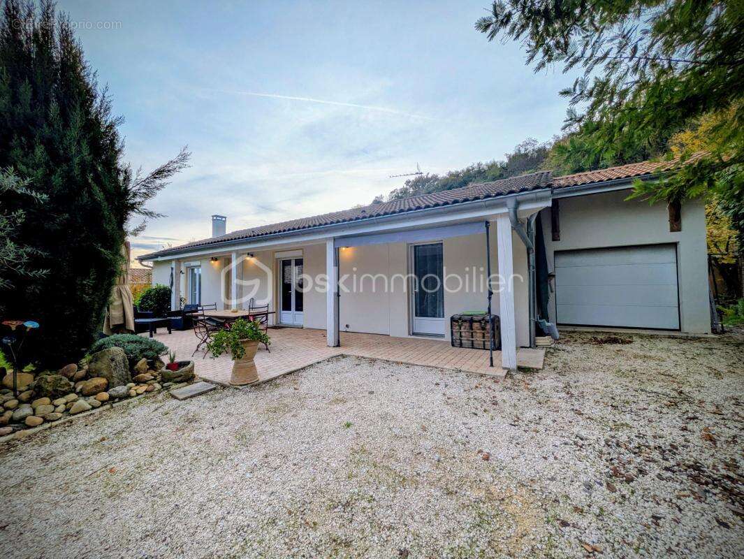 Maison à CHARMES-SUR-RHONE