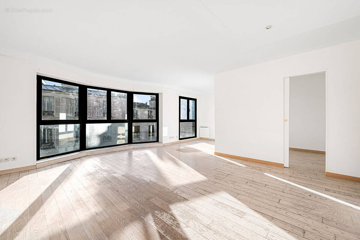 Appartement à PARIS-14E