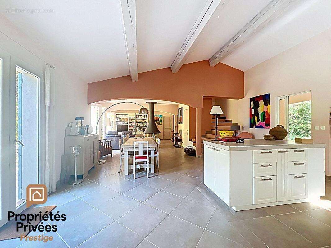 Villa 4 chambres - Piscine - Dépendance - Terrain 4 652 m² - Forcalqueiret 83136 - photo 11