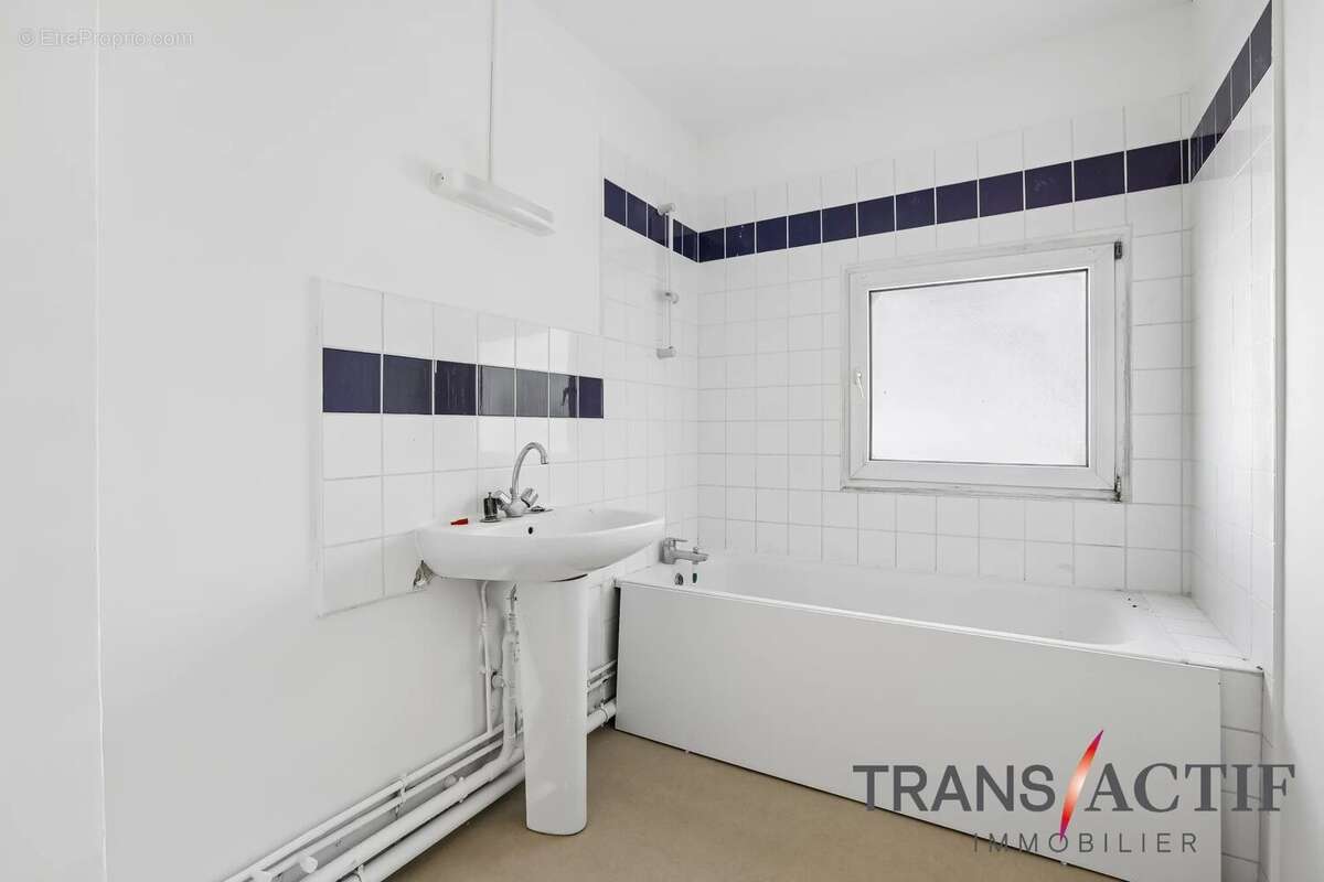 Appartement à COURCOURONNES