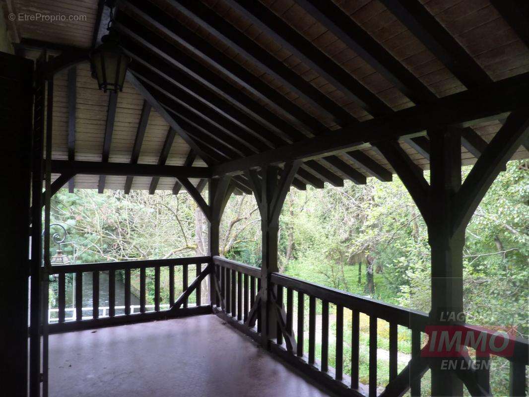 Maison 560 m² à Pontoise  - photo 7