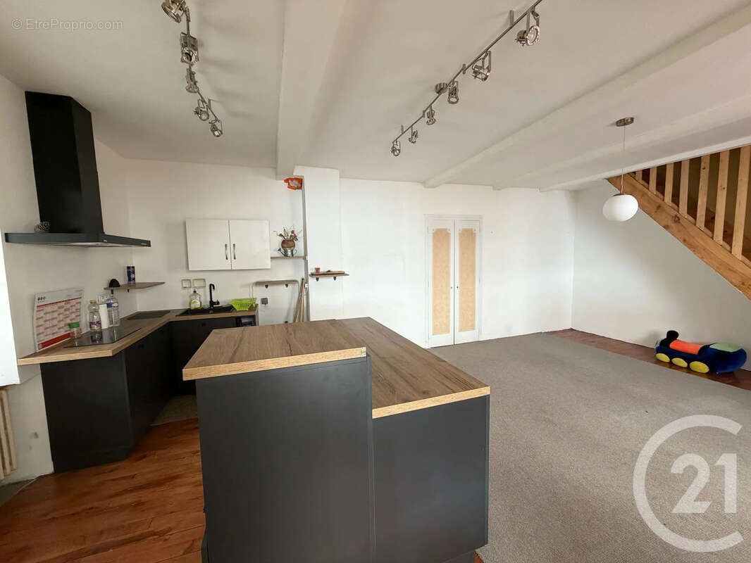 Maison 74 m² à Bourg-Argental  - photo 3