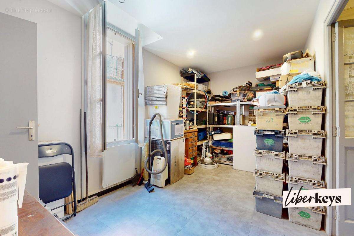 Maison à SAINT-LAURENT-DE-LA-SALANQUE