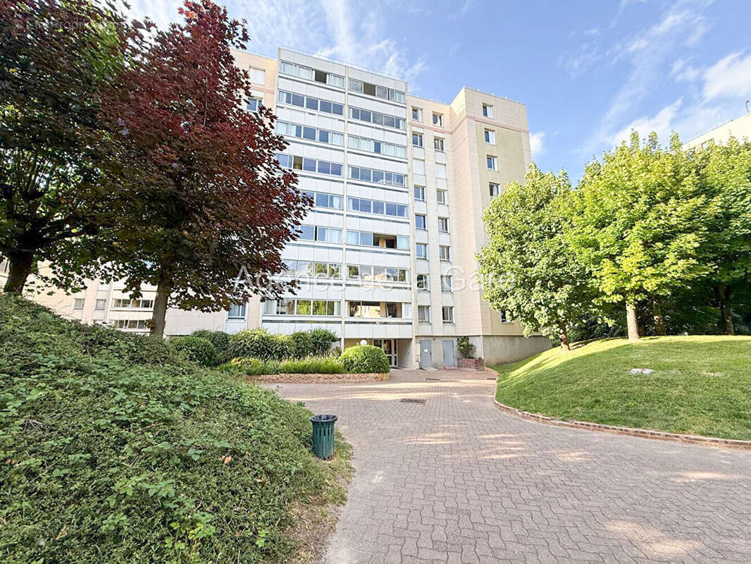 Appartement à SARTROUVILLE