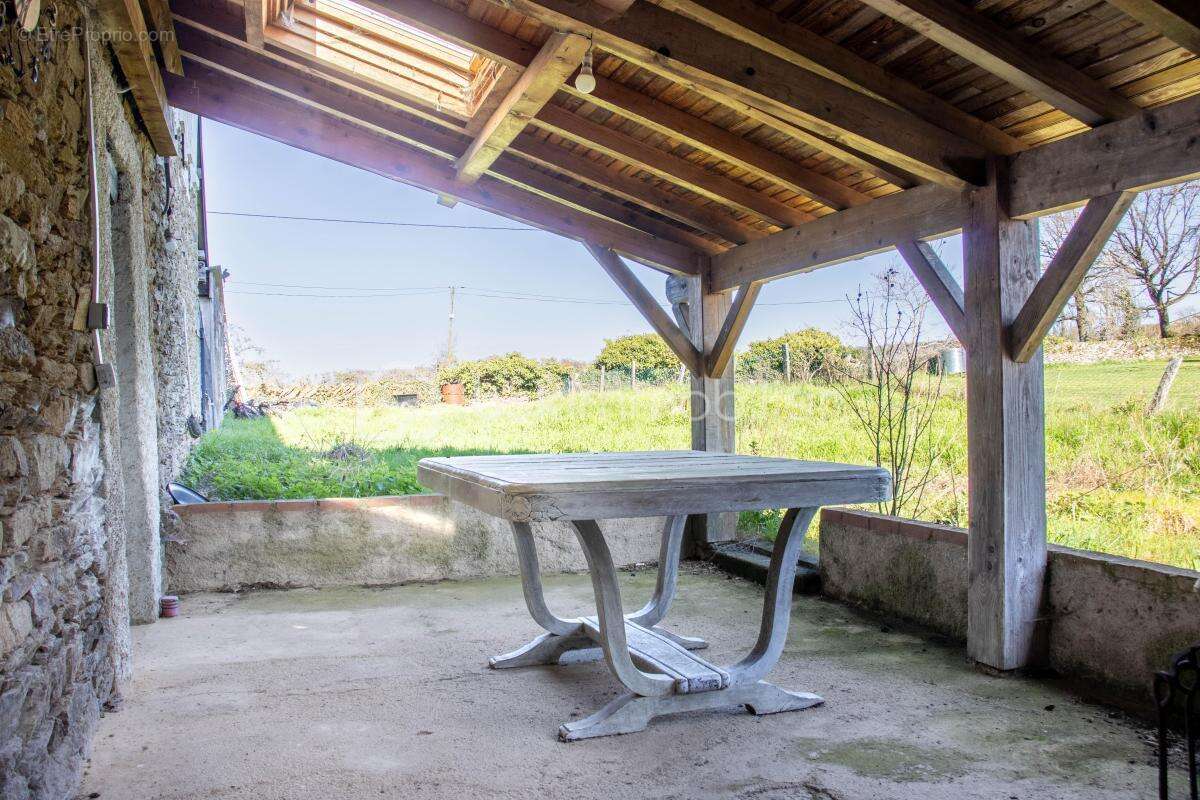 Maison en pierre de 100 m², 4 chambres, atelier et terrasse couverte - photo 10