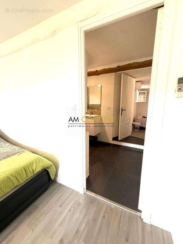 Appartement à CONTES