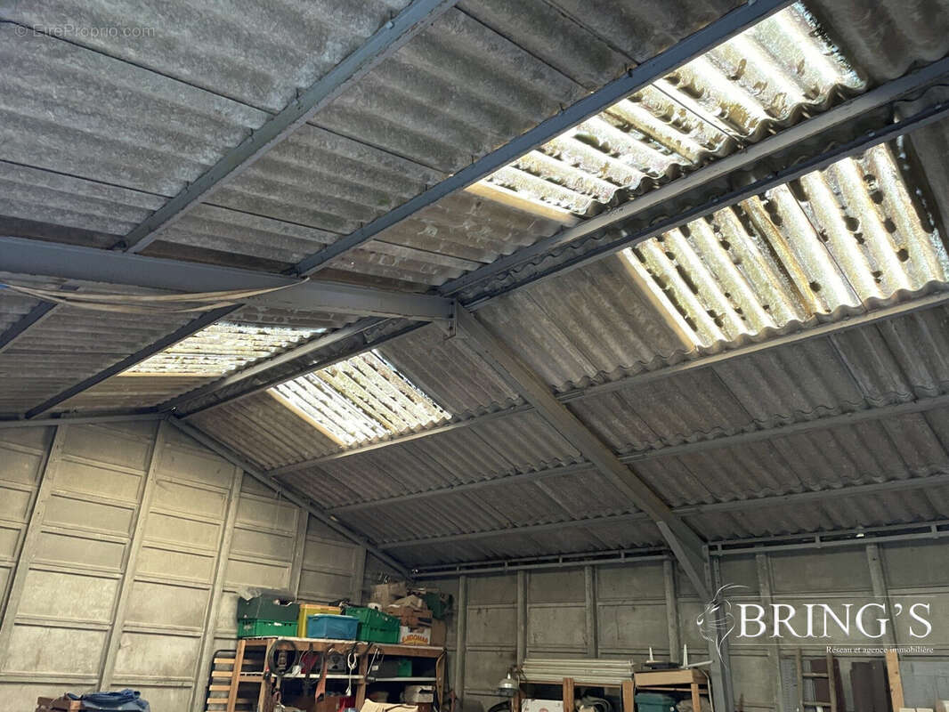 Commerce à VILLAINES-LA-CARELLE