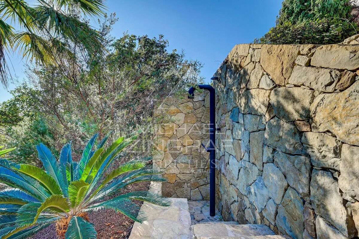 Maison à SAINT-CYR-SUR-MER