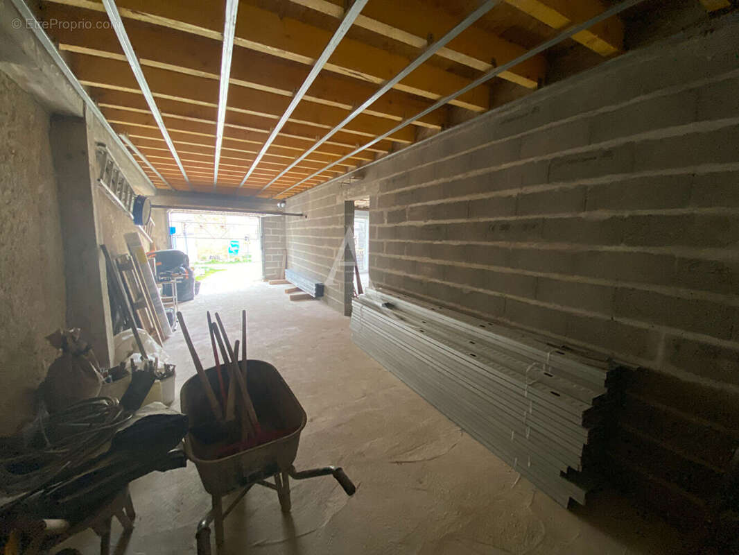 Maison à VILLENEUVE-LA-COMPTAL