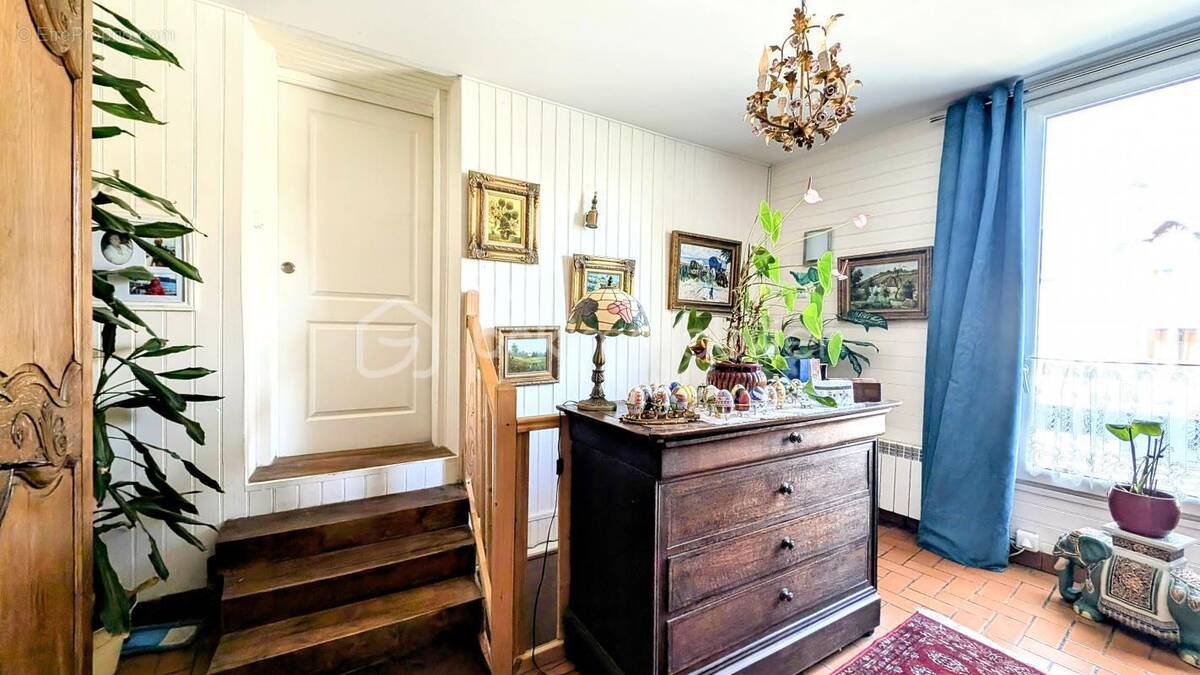 Maison en pierre de ville avec cour ! - photo 14