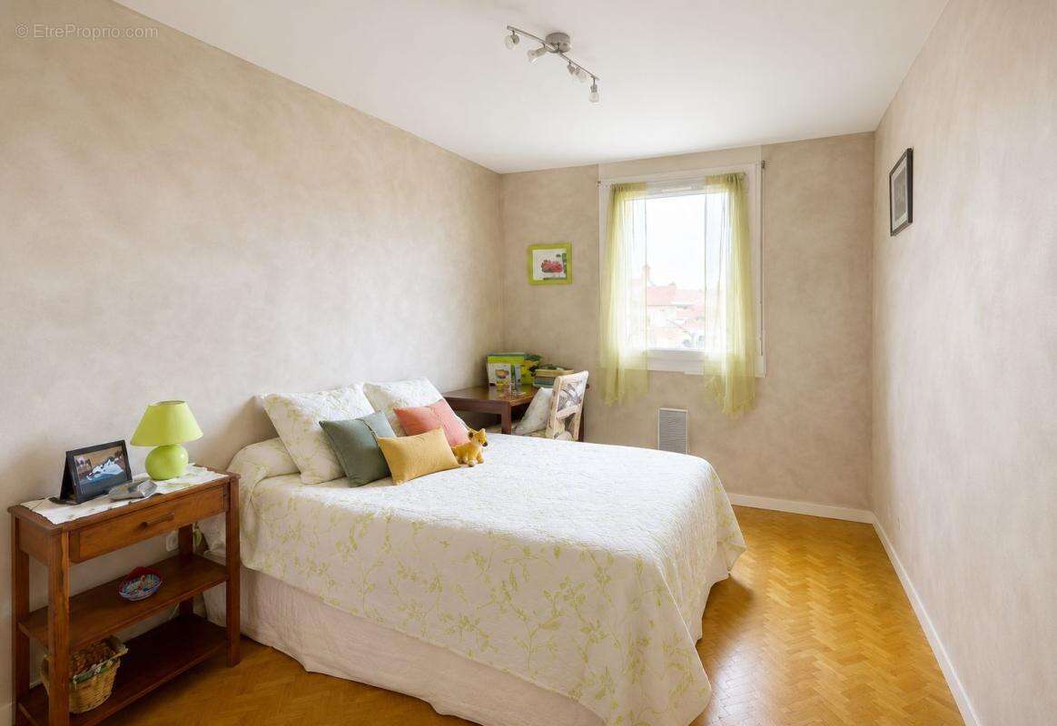 Beau T4 en étage élevé avec vue dégagée et balcon sans vis à vis - photo 3