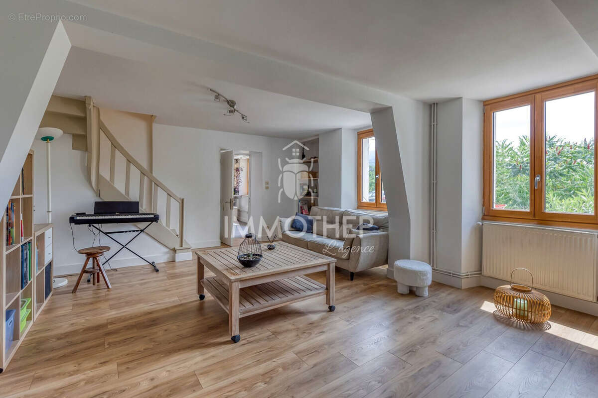 Maison 167 m² à Saint-Jean-De-Moirans  - photo 5