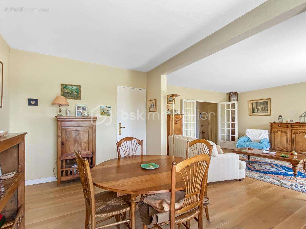 Appartement à VILLE-D'AVRAY