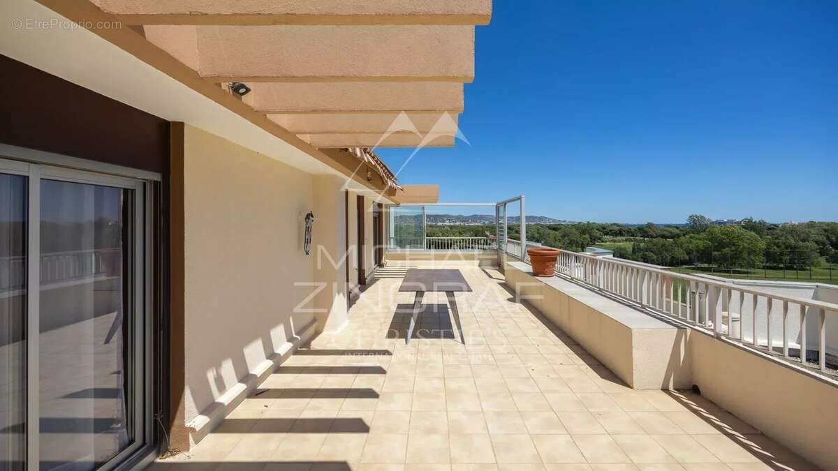 Appartement à MANDELIEU-LA-NAPOULE