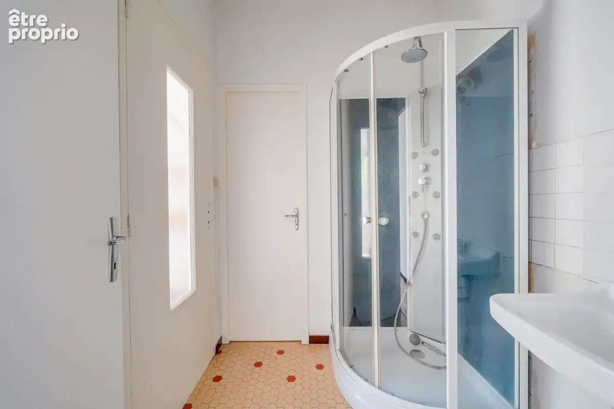 Maison 11 pièces de 260m2 sur parcelle de 185m2 - photo 5