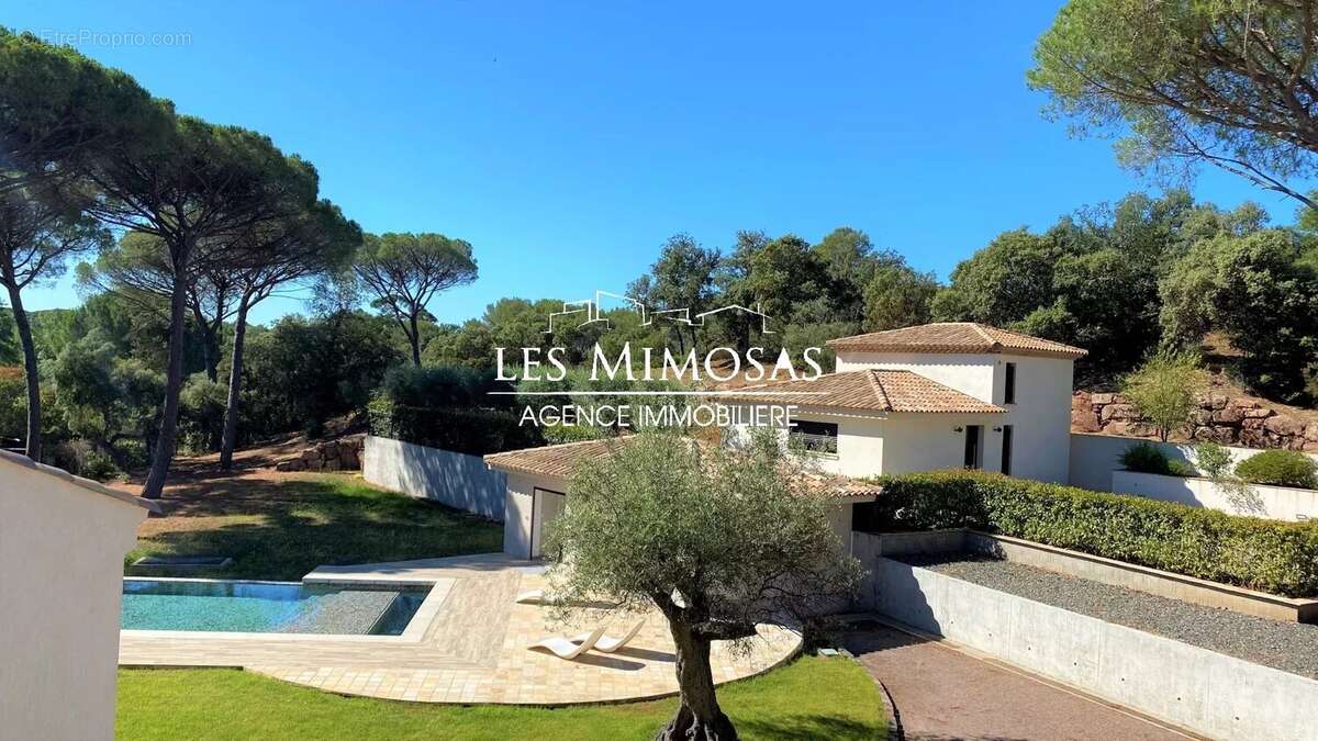 Maison à ROQUEBRUNE-SUR-ARGENS