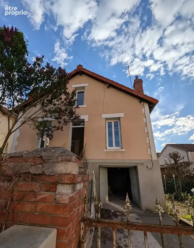 VALLIERES Maison de ville avec jardin - En cours de rénovation - photo 7