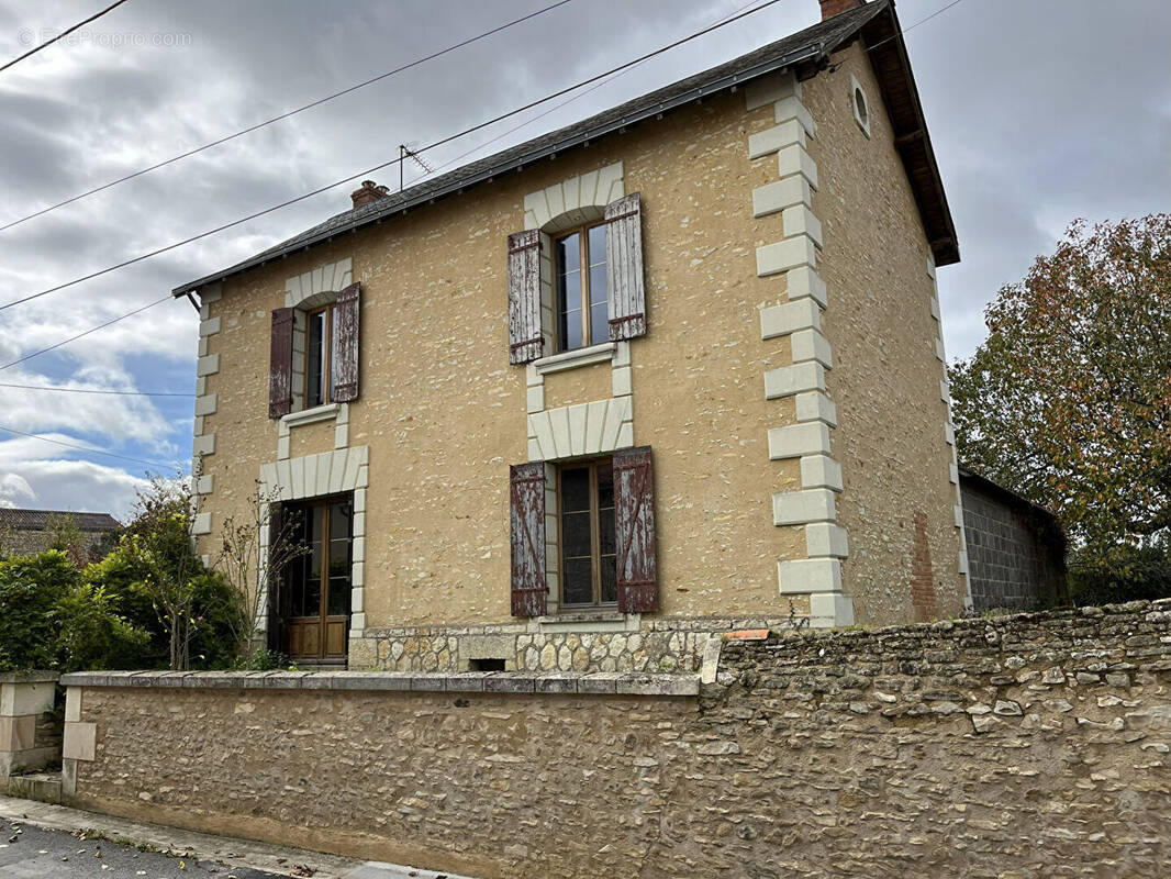 Maison à SAINT-JEAN-DE-SAUVES