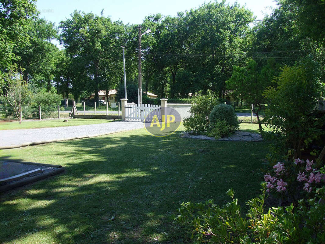 Maison à GRAYAN-ET-L'HOPITAL