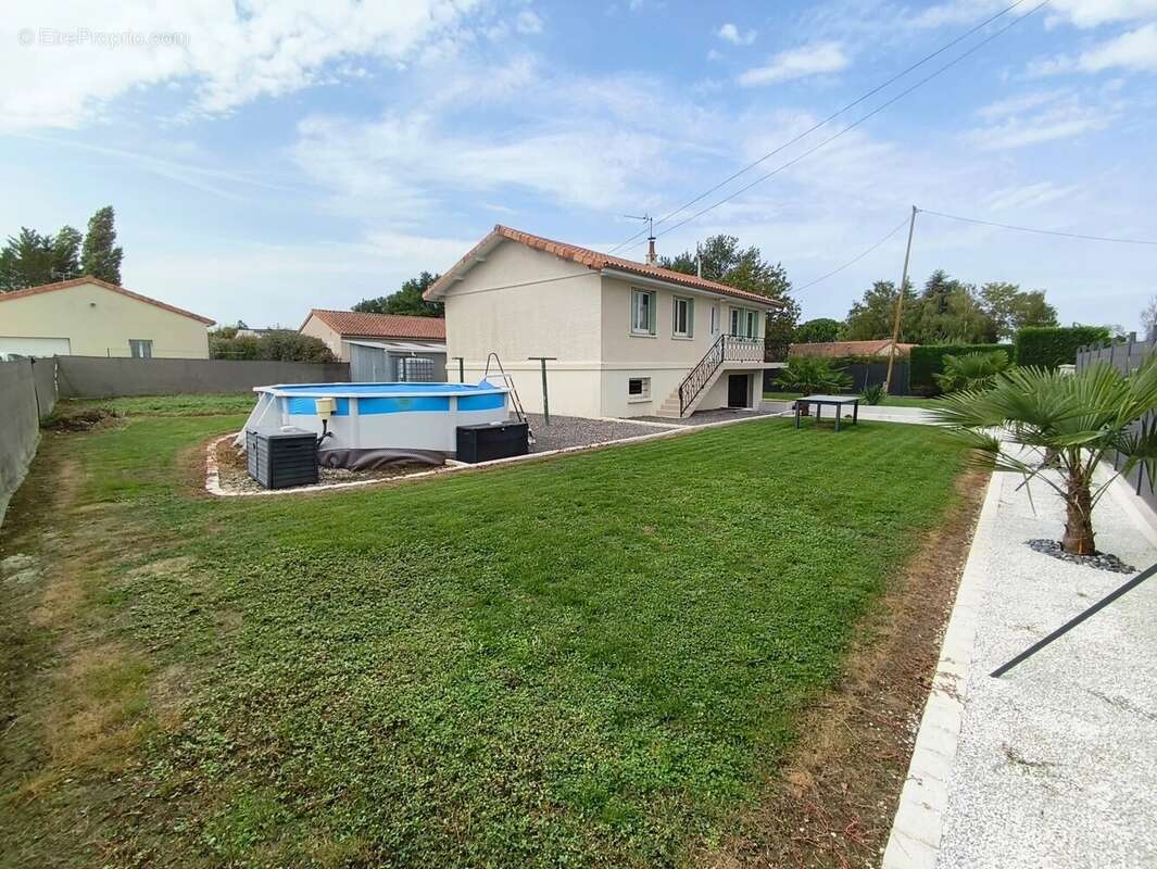 Maison à FLEURE