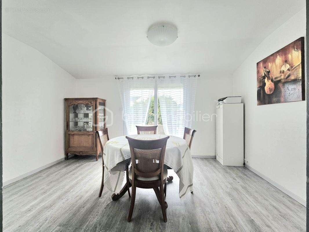 Maison à SAINT-PIERRE-LES-NEMOURS