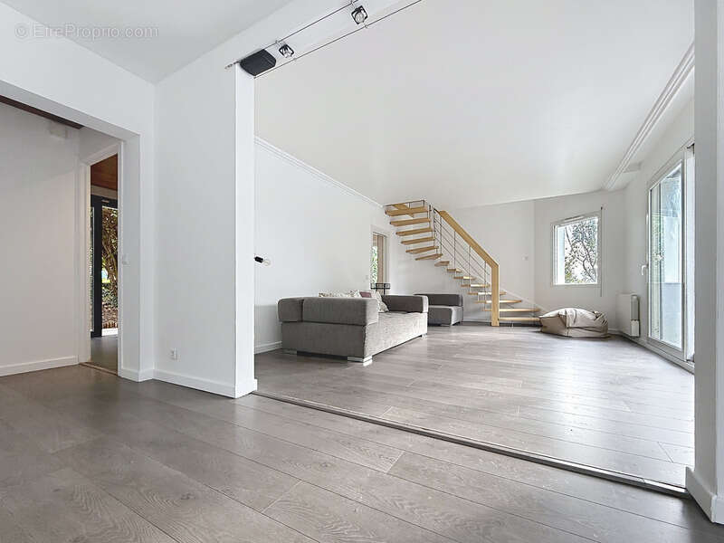 Maison à PREVESSIN-MOENS