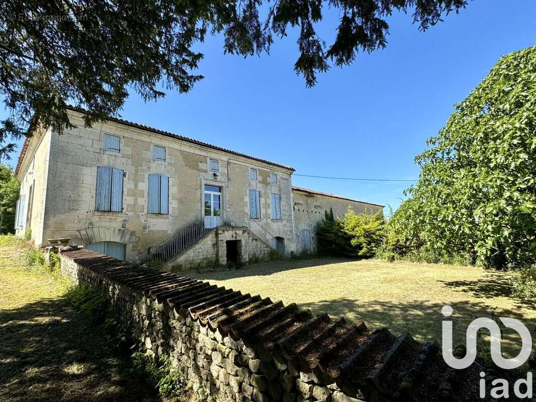 Maison 414 m² à Saint-Martial  - photo 7