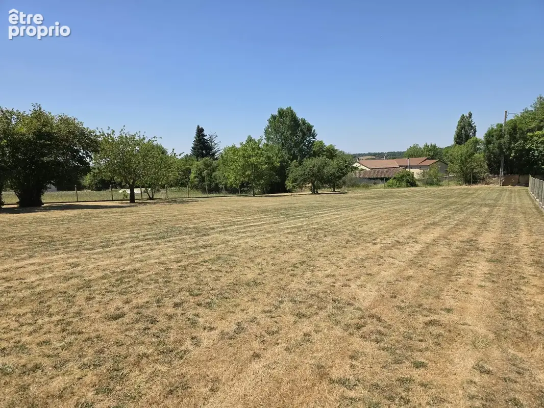 Beau terrain plat constructible - photo 1