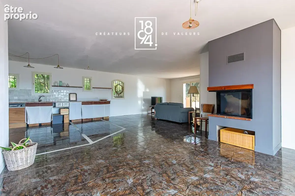 À la vente, villa familiale t5 + t3, terrain paysagé & piscine à lauris 84360 - photo 9