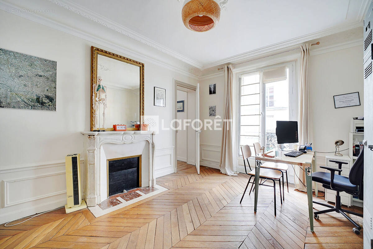 Appartement à PARIS-14E