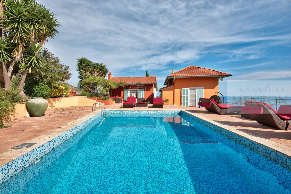 Menton - quartier  annonciade -  3 villas - vue panoramique mer - piscine 1800m terrain  - parkings - photo 2