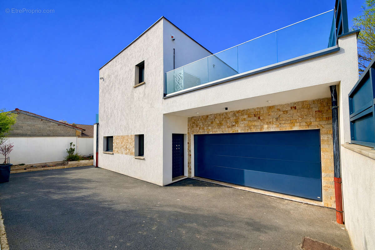 Maison à NEUVILLE-SUR-SAONE