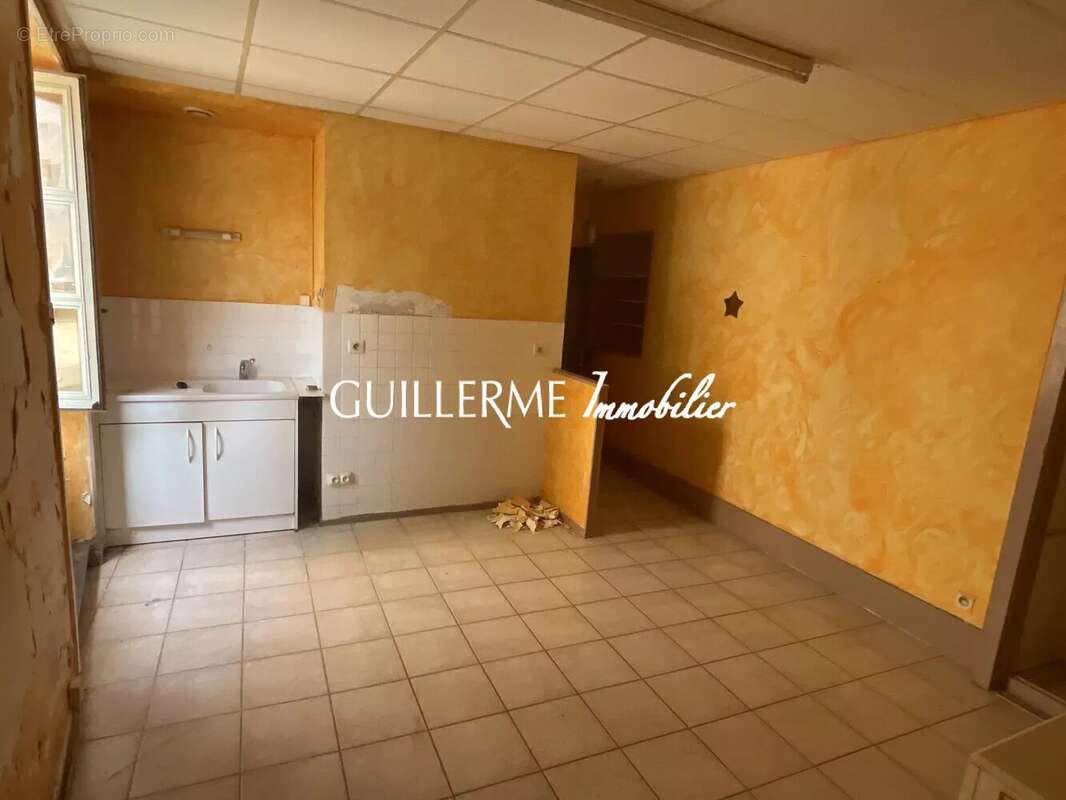 Immeuble en pierre, coeur de village, idéal investisseur - photo 17