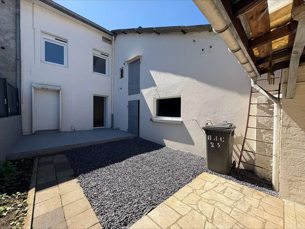Maison à NEUFCHEF