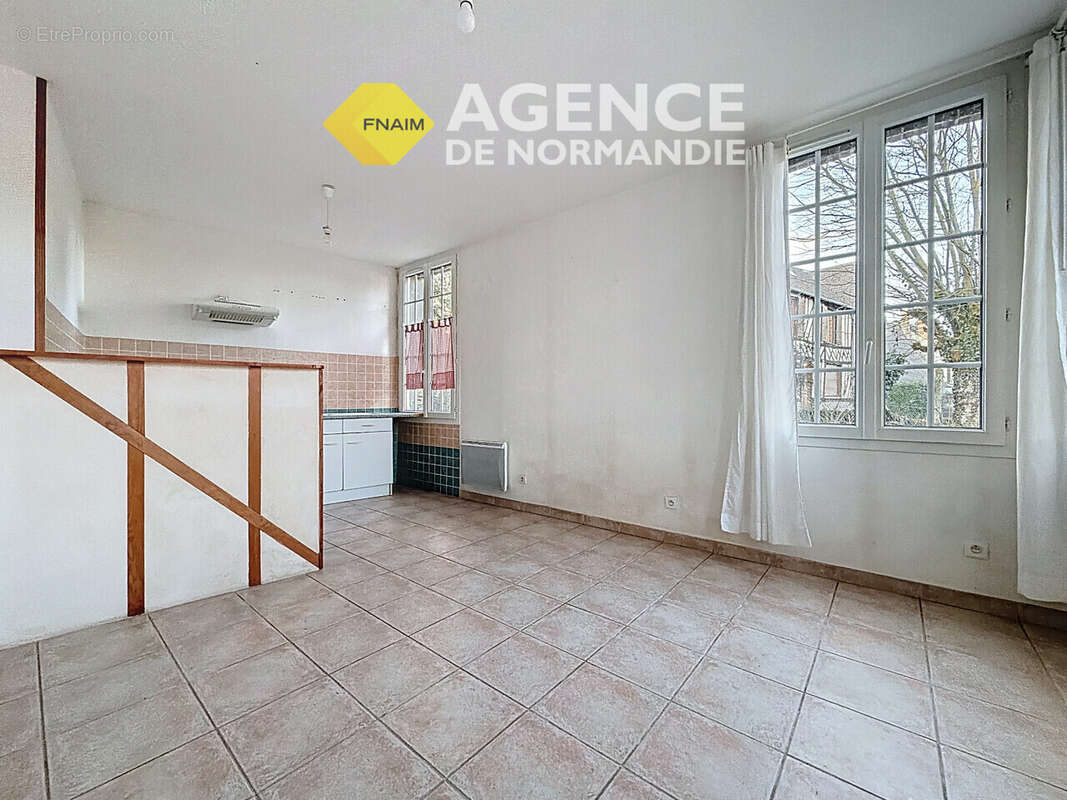 Maison à MONTREUIL-L&#039;ARGILLE