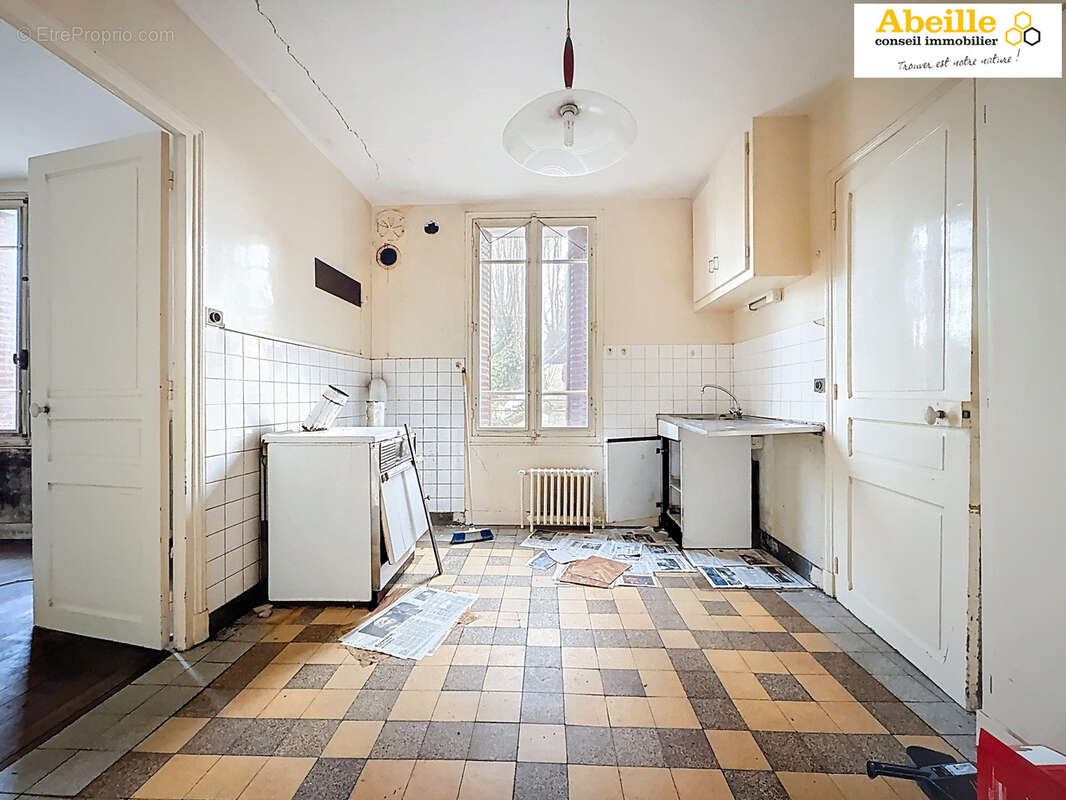 Maison ancienne de 66 m2 sur sous-sol total avec garage attenant, et preau attenant terrain de 619 m2. - photo 4