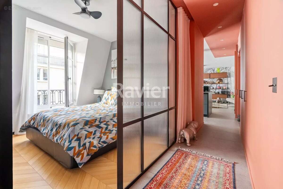 Appartement à PARIS-16E