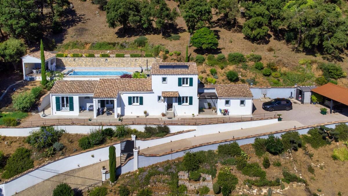 Maison à COLLOBRIERES