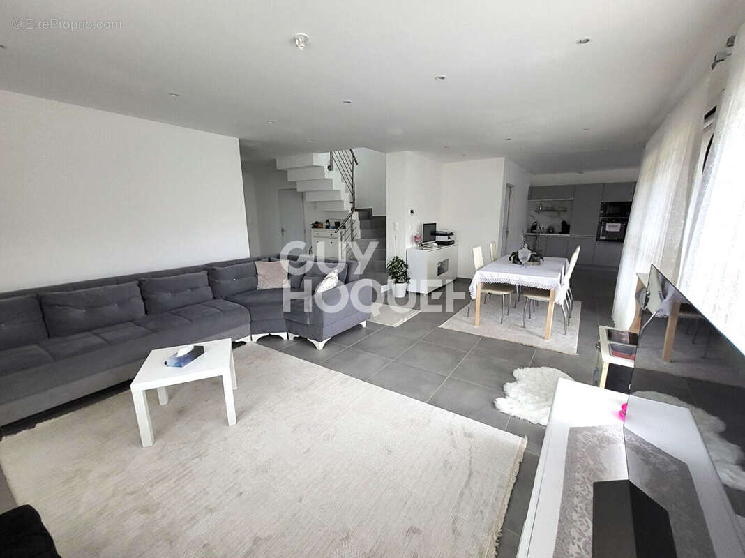 Maison à MONDEVILLE