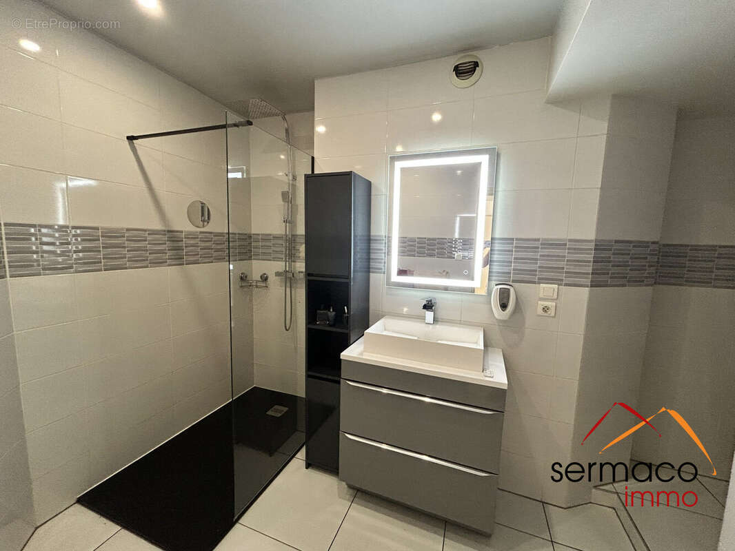 Salle de bains - Appartement à SARREGUEMINES