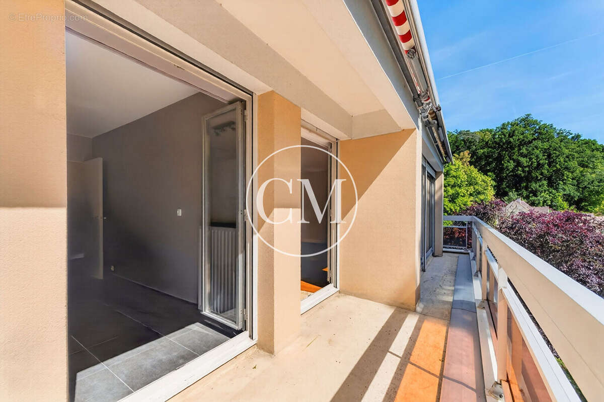 Appartement à BUC
