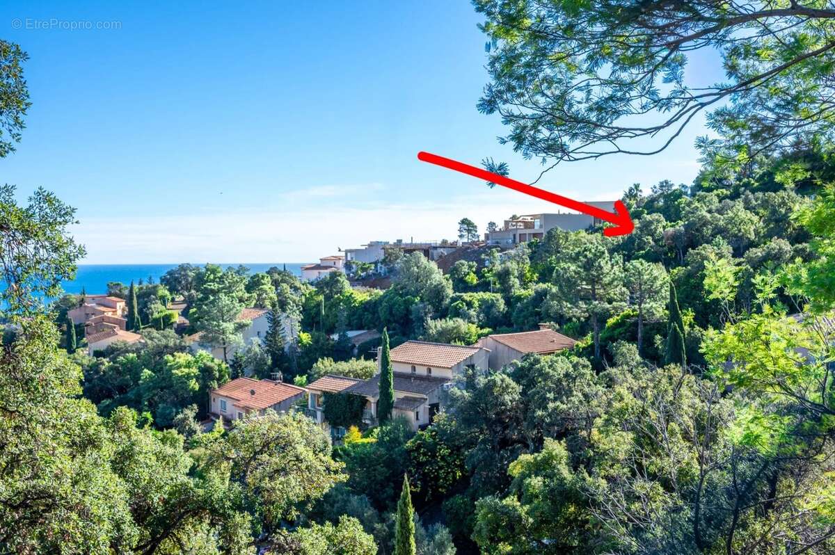 Terrain à LES ISSAMBRES